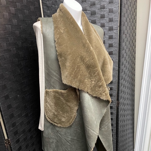 Vest - Picture 1 of 3